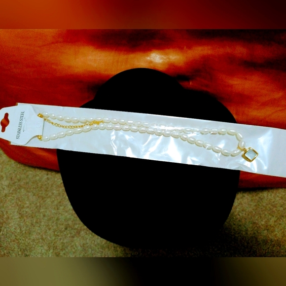 Elegant Petite Pearl Necklace with Shell Pendant - Picture 3 of 3